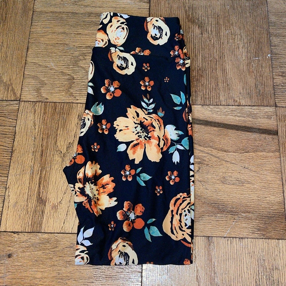 Lularoe flower black leggings